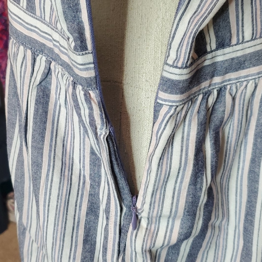"PRICE DROP" Romper - Picture 2 of 8